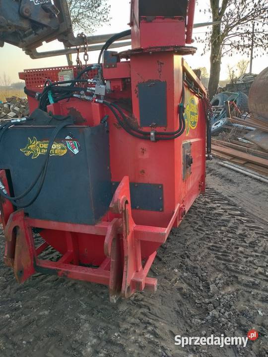 Ścielarka słomy devos agri sterowana pilotem do Łabędź