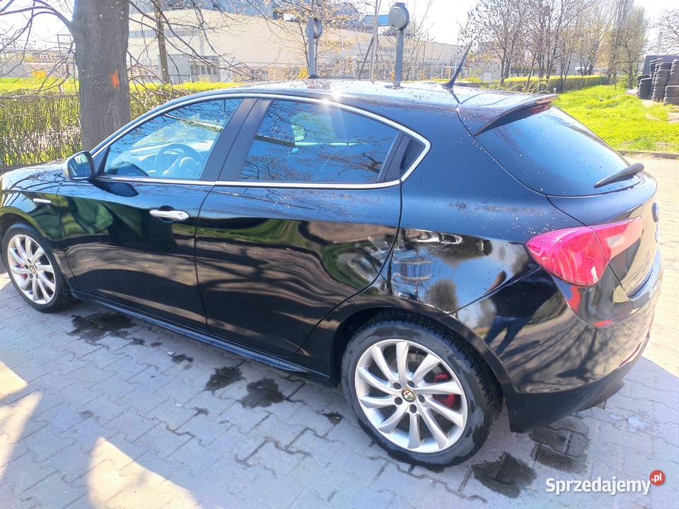 Alfa Romeo Julietta 2012 Czarny Rok produkcji 2012 Warszawa sprzedam