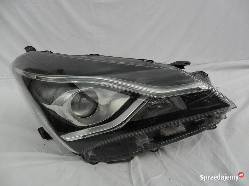 REFLEKTOR PRZÓD STRONA PRAWA TOYOTA YARIS Nowy Tomyśl