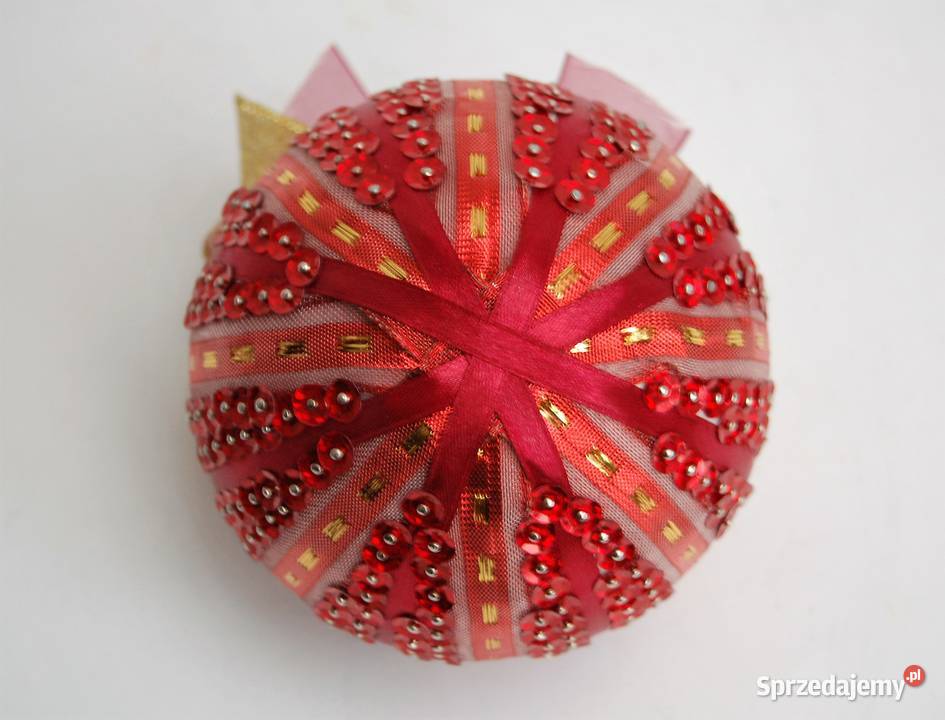 Bombka czerwonozłota wstążki i cekiny rękodzieło Dekoracje i ozdoby sprzedam