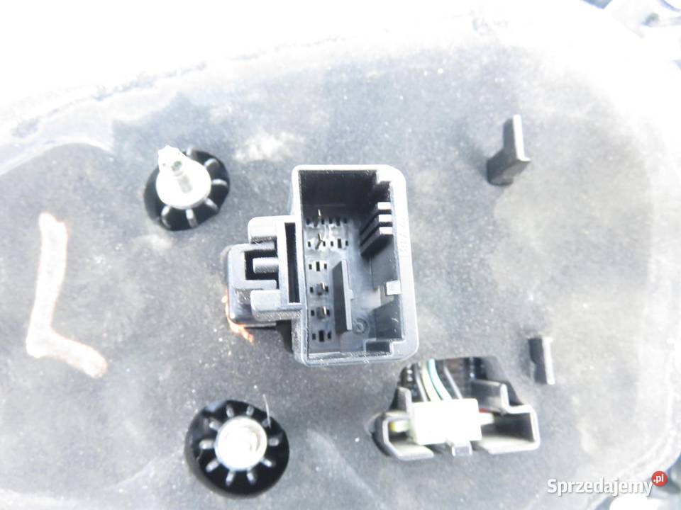 LAMPA LEWA TYLNA KLAPA VW GOLF VII Variant sprzedam