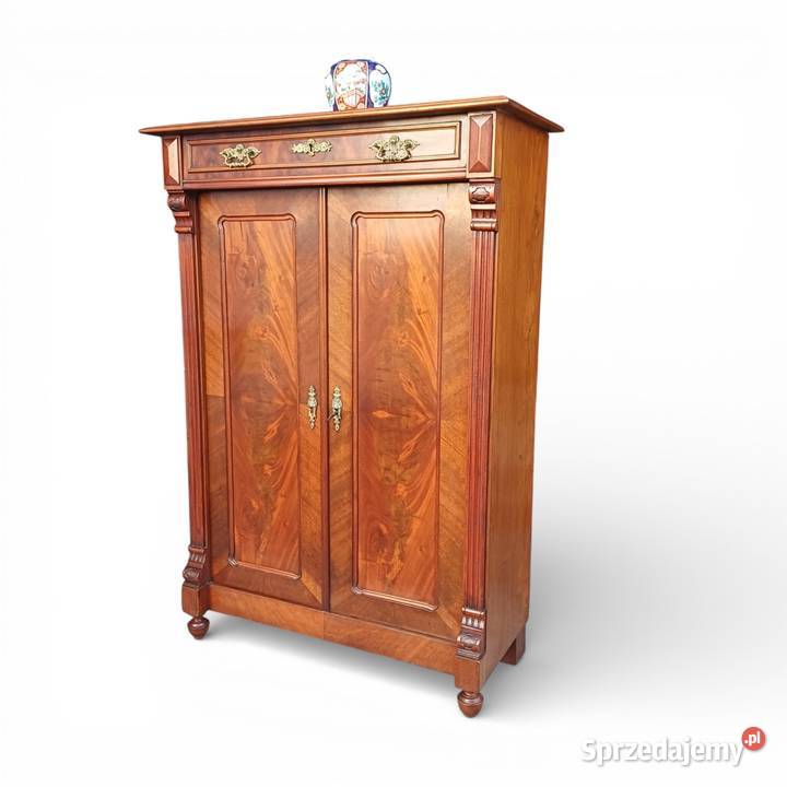 Zabytkowa Bieliźniarka w stylu Eklektycznym