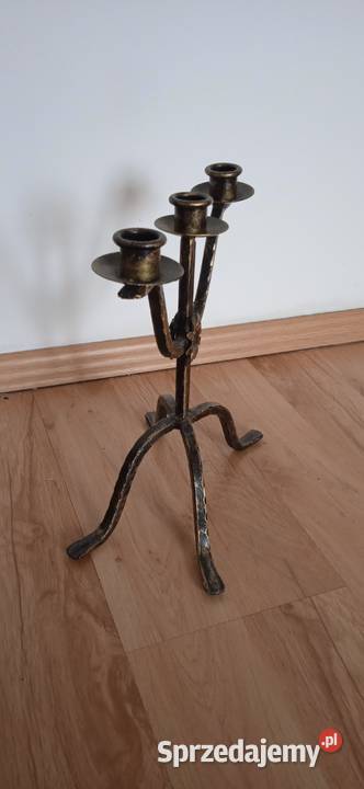 Metalowy świecznik Antykwariat