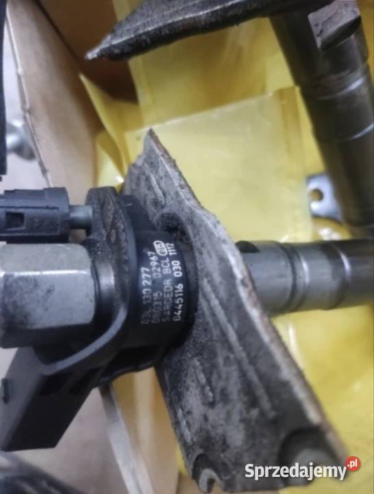 Wtryskiwacze 20tdi 03L130277 osobowe Radomsko sprzedam