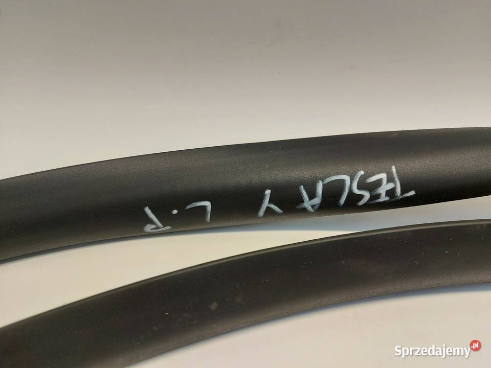 TESLA MODEL Y 2024r USZCZELKA LEWY PRZÓD