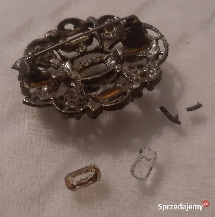 Przypinka broszka metalowa kamienie 38x49 Czeladź