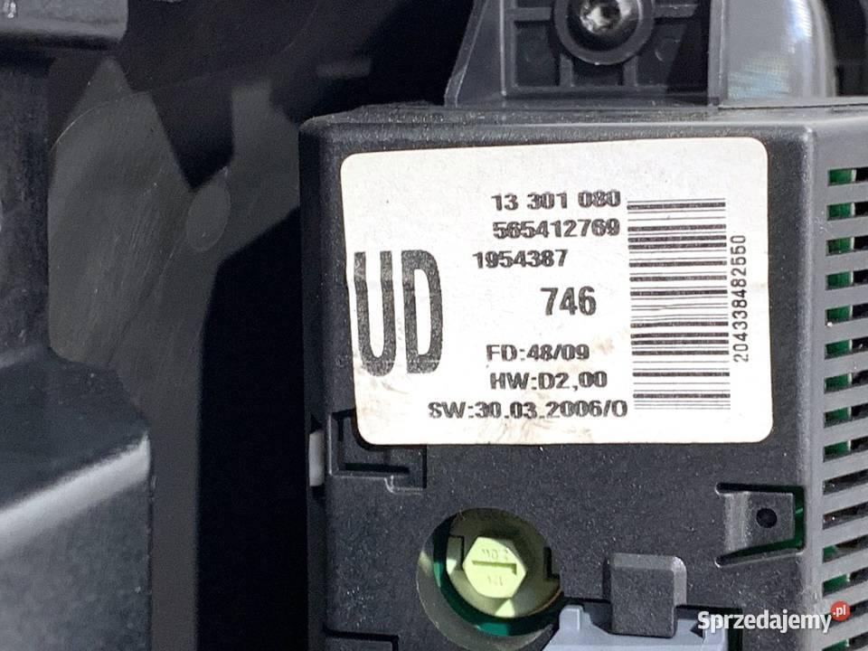 KRATKA NAWIEWU PRZÓD ŚRODKOWA KOMPLETNA OPEL osobowe Kratki nawiewu