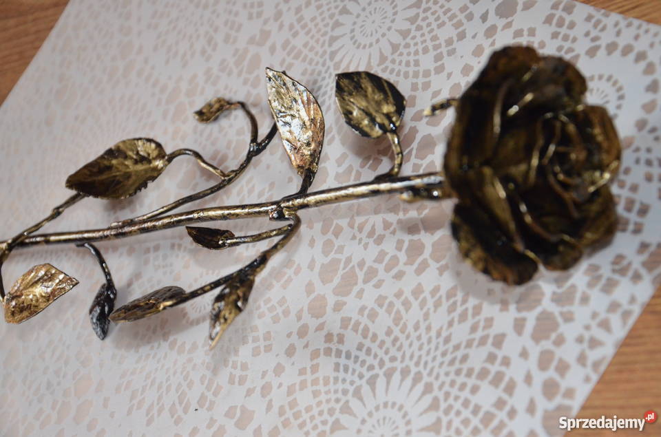 Róża z metalu Buków