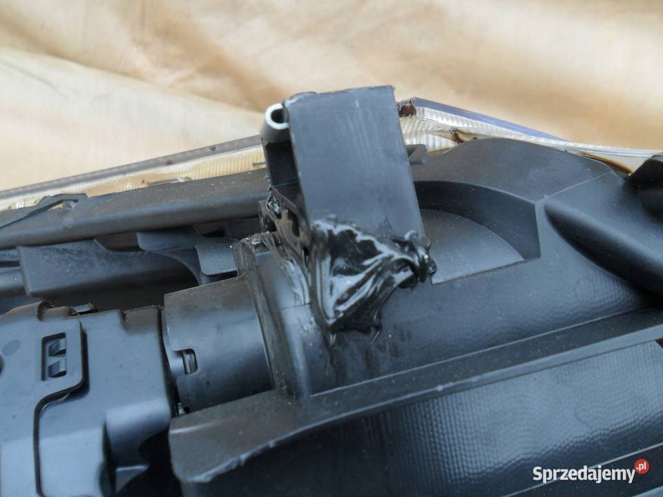 LAMPA PRAWY PRZÓD REFLEKTOR EU SUZUKI SWIFT V 5 Nowy Tomyśl