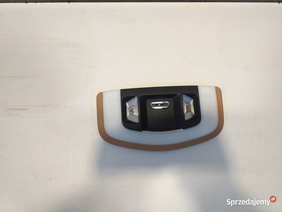 SRODKOWA TYLNA LAMPKA WNETRZA PORSCHE 970