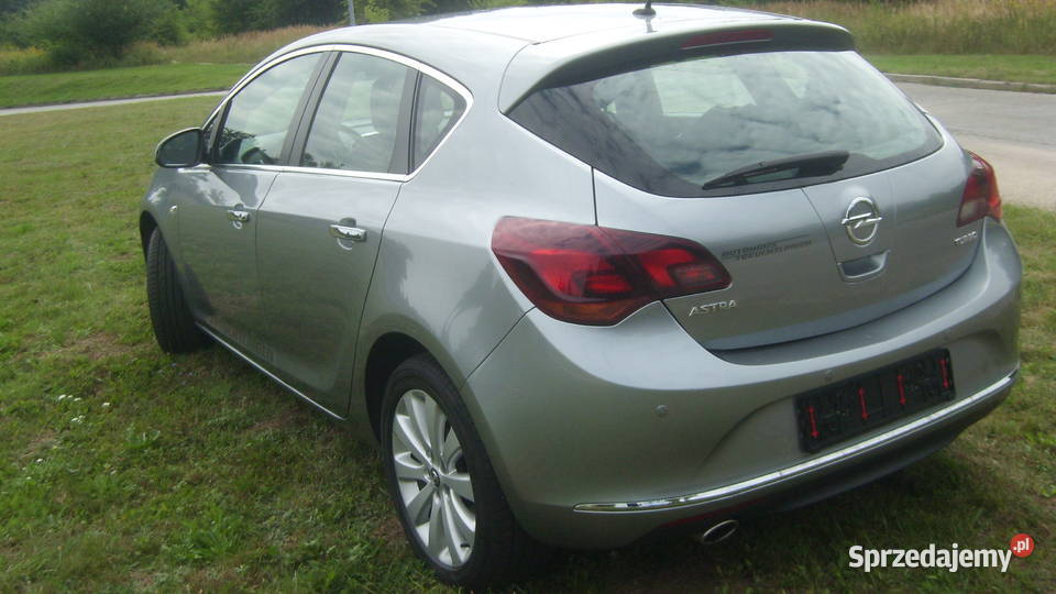 Astra J Benzyna Rok produkcji 2013 sprzedam