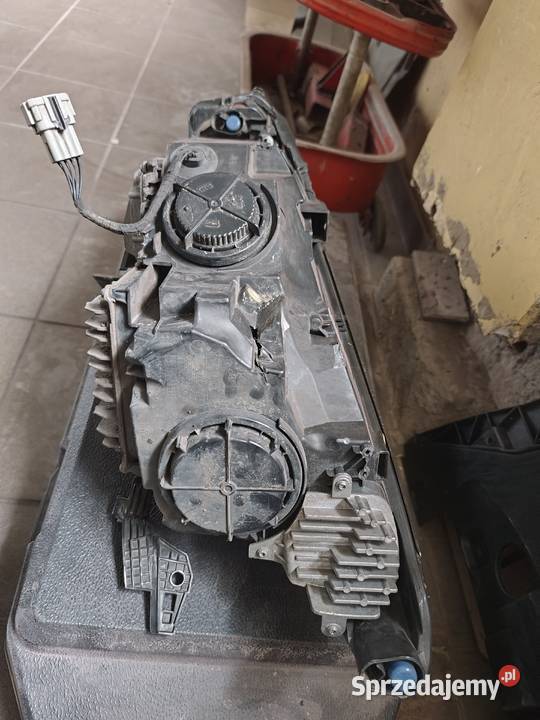 Reflektor prawy Infiniti q30 90070682 osobowe
