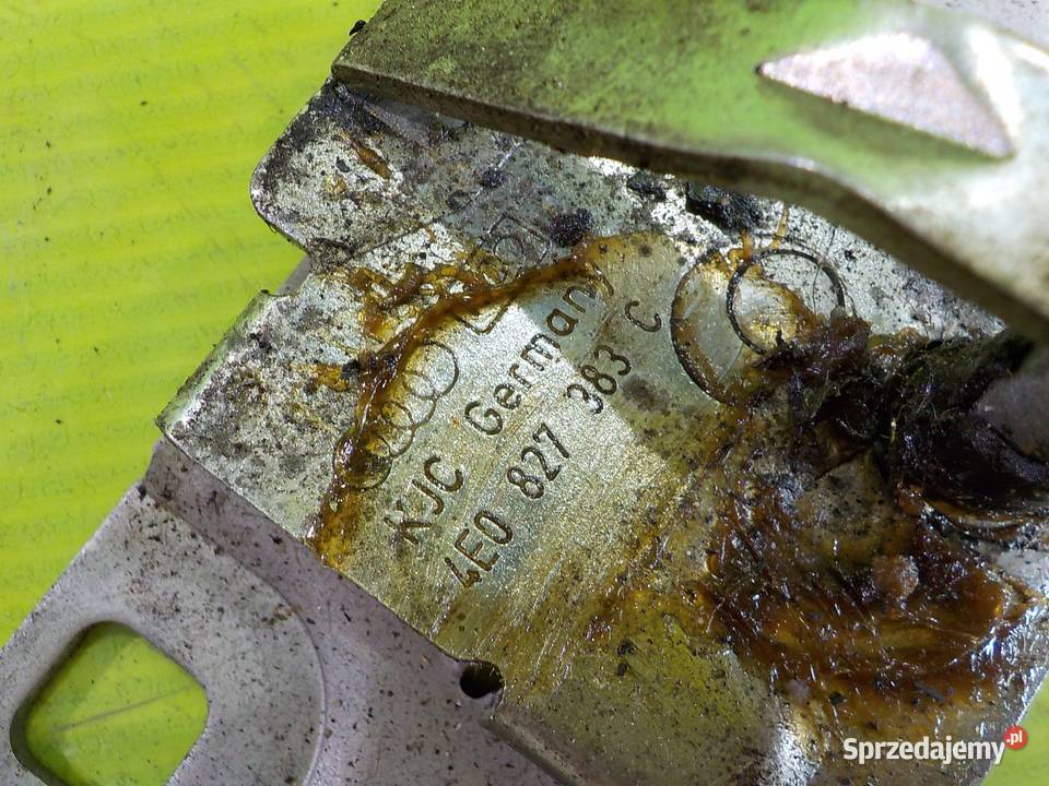 AUDI A8 D3 05r rygiel klapy tyl 4E0827383C Karoseria sprzedam