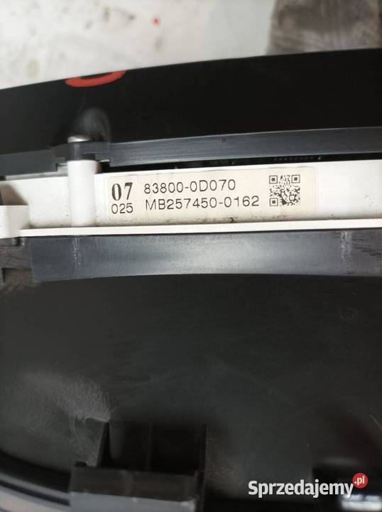 LICZNIK 838000D070 13 B 99 Toyota Yaris II sprzedam