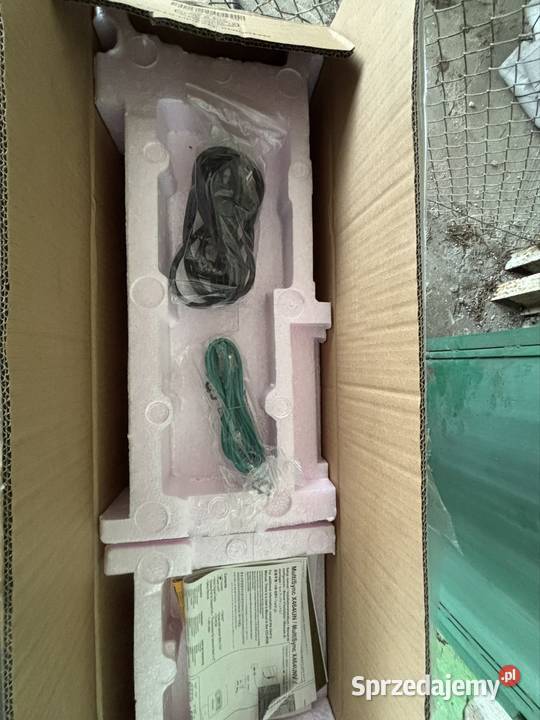 Monitor 64 Monitory i projektory Piła sprzedam