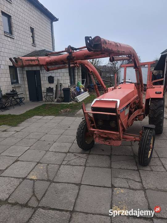 Ciągnik rolniczy Renault 57 z TUREM Radom