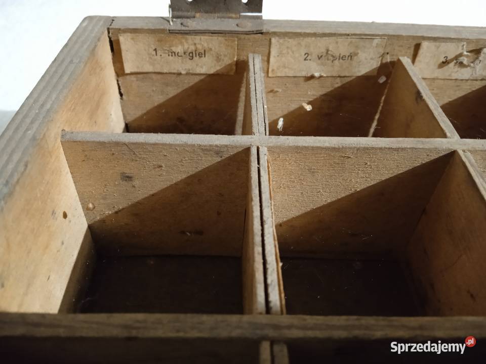 Stare drewniane pudełko z przegrodami Łódź