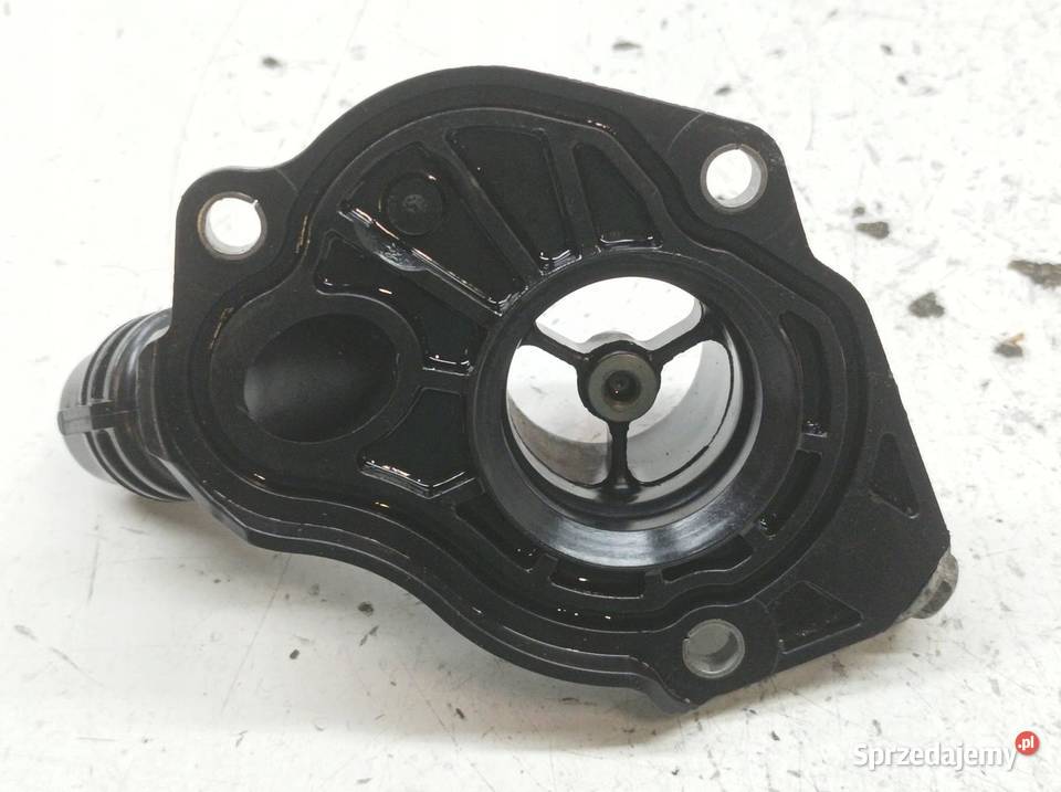 RURA WODY KRÓCIEC 20 D OBUDOWA TERMOSTATU KPL Rok produkcji 2011 Części samochodowe