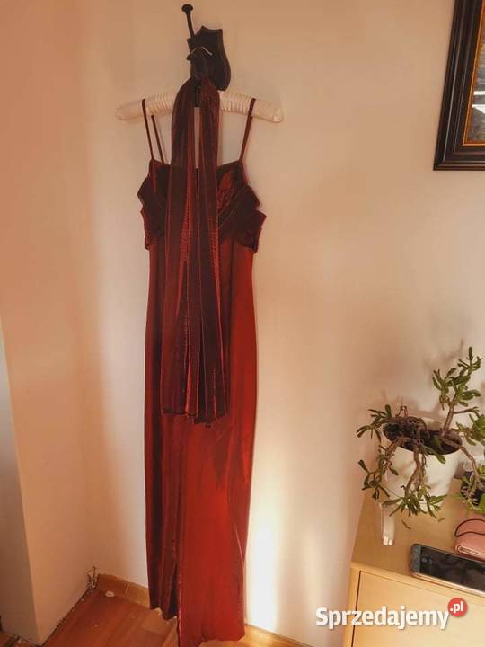 Długa suknia satynowa Koło