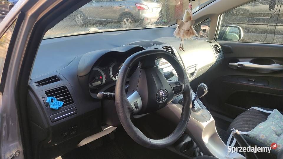 ładna zadbana Toyota Auris uszkodzony silnik Auris Kętrzyn