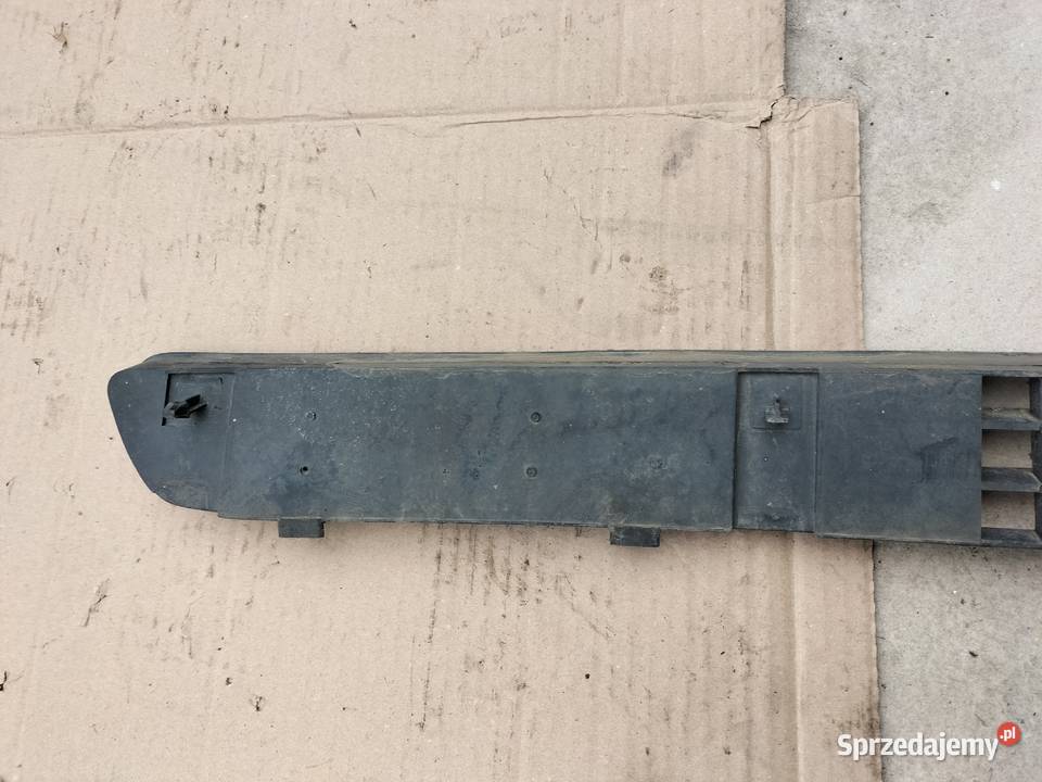 AUDI 80 B3 80B3 ŚRODKOWA KRATKA ZDERZAKA PRZÓD Pozostałe Kamień-Kolonia