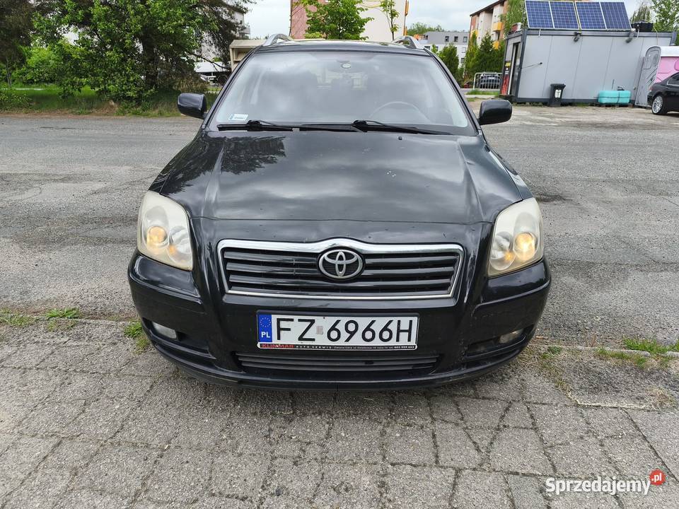 Czarna Toyota Avensis 18 benzyna 2004r kombi 1794cm3 Zielona Góra