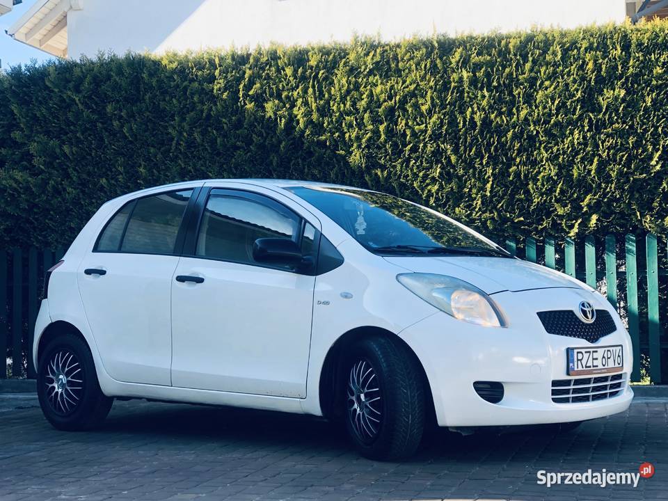 Toyota Yaris II 14D4D 90 biały akrylowy MEGA Przeworsk