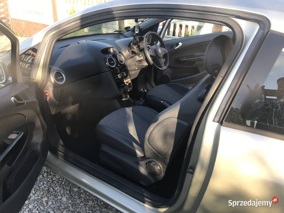 Vauxhall Corsa 13 cdti Diesel odtwarzacz DVD podkarpackie Łętownia sprzedam