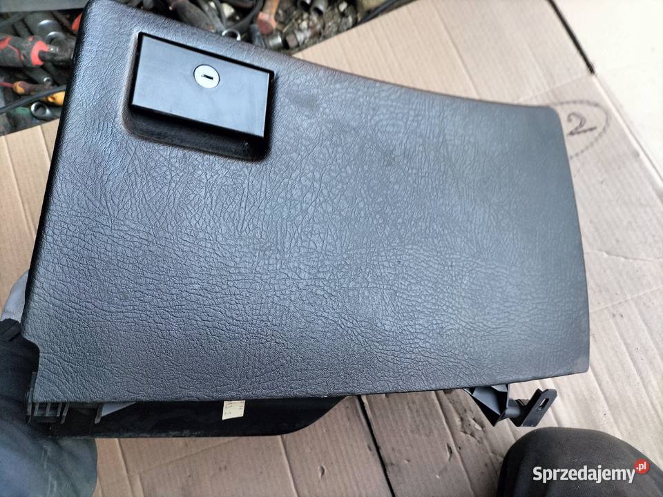 AUDI 80 B3 80B3 SCHOWEK PASAŻERA Kamień-Kolonia