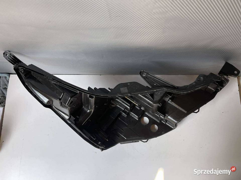 TOYOTA AVENSIS T27 LIFT PRAWA OBUDOWA LAMPY FULL osobowe Lampy przednie Ostroróg sprzedam