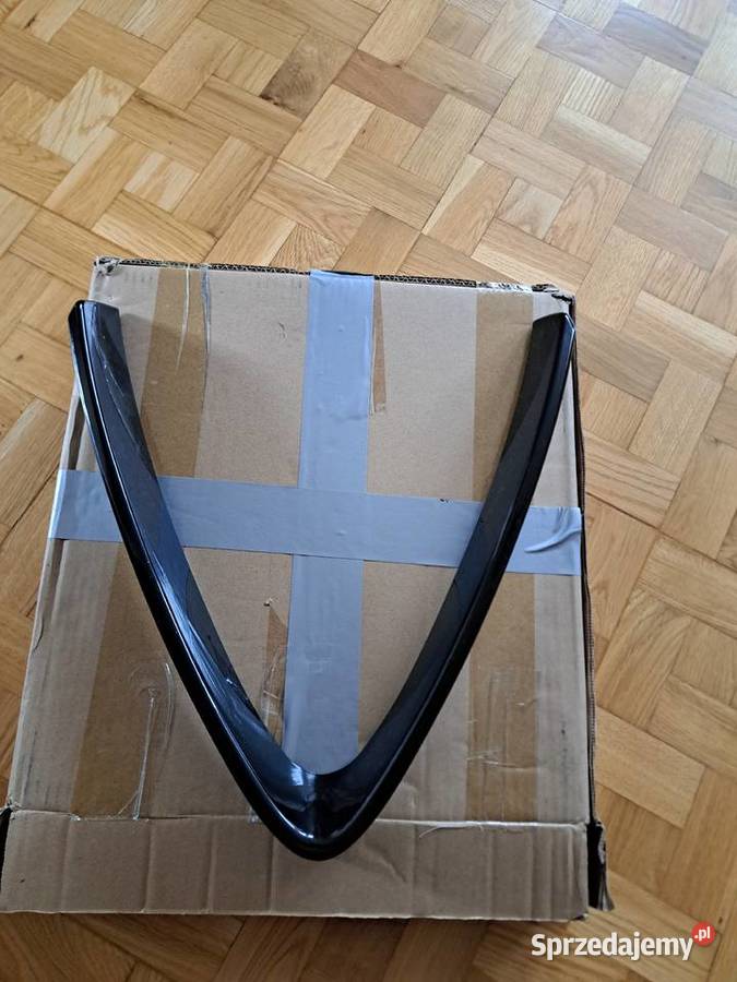 RAMKA W KSZTAŁCIE LITERY V KRATKI ŚRODKOWEJ ALFA małopolskie