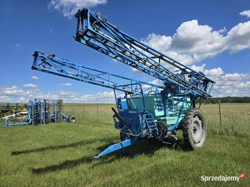 Opryskiwacz BERTHOUD MACK 32 DPA 3200 L 26 m Włosty