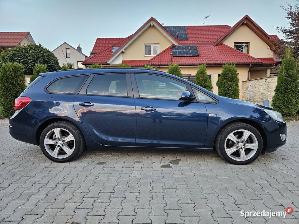 Opel Astra 2011 14T 140 hak dużym serwisie Rzeszów