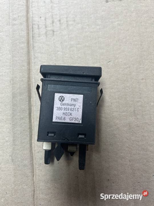 Włącznik podgrzewania tylnej szyby Passat b5 Grudziądz