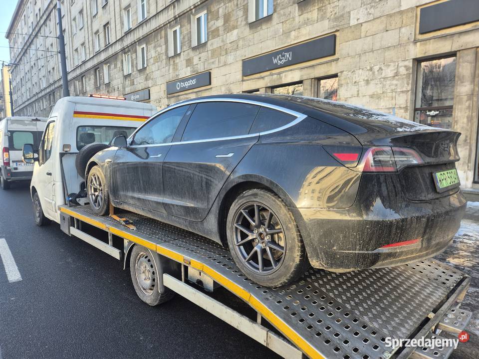 Laweta pomoc drogowa AutoResQ Warszawa