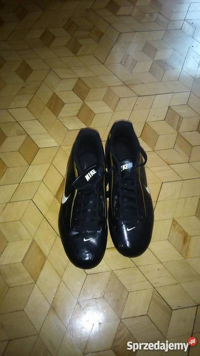 Buty piłkarskie wkręty korki Nike