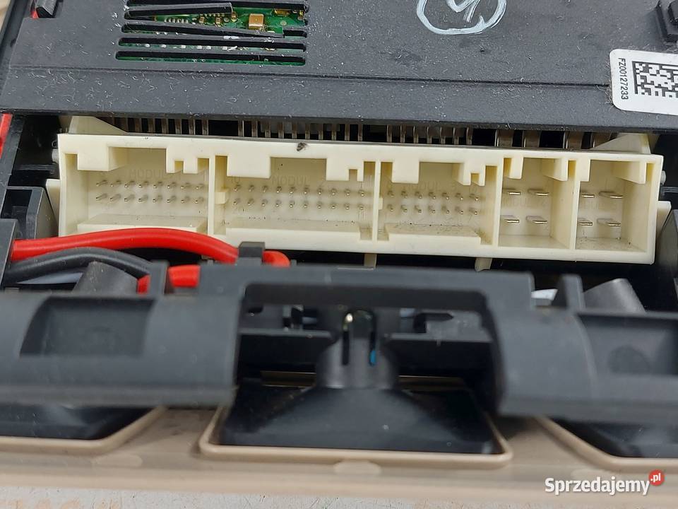 BMW F10 10r lampka podsufitki 28140555 osobowe