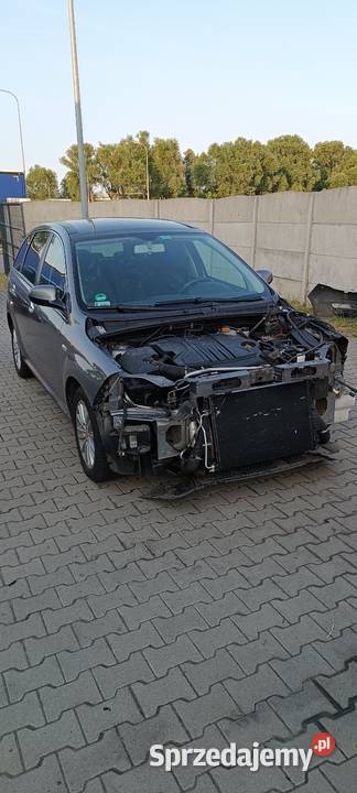 Sprzedam uszkodzony Croma Świebodzin