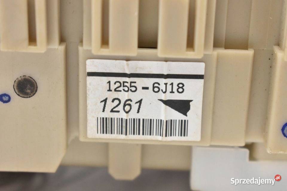 SKRZYNKA BEZPIECZNIKÓW AVENSIS T29 8273005J90 osobowe