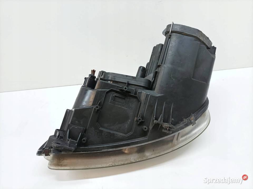LAMPA PRZÓD PRAWA EUROPA VW Volkswagen Touran I