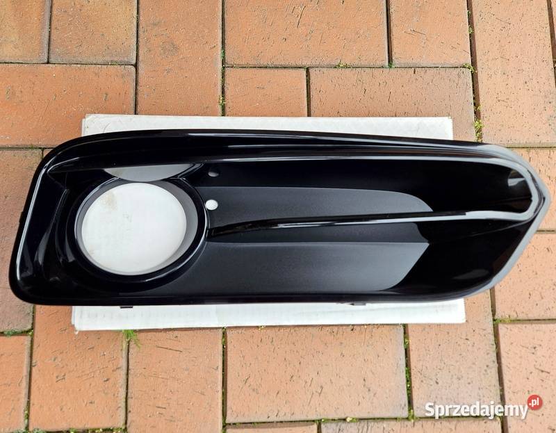 BMW F20 F30 Kratka halogenu prawa 51117371668