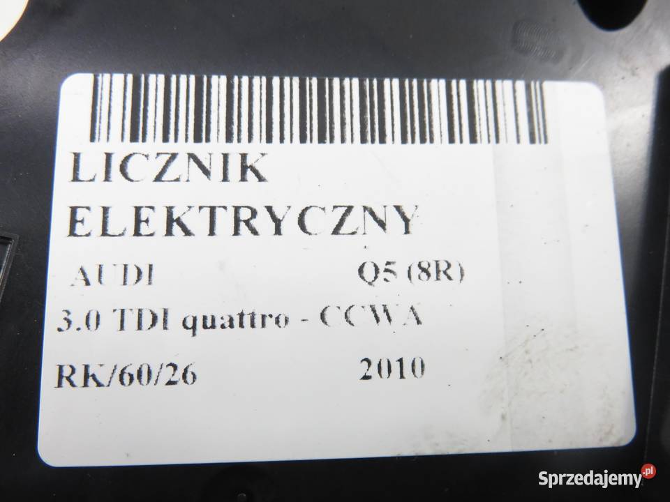 LICZNIK AUDI Q5 30 TDI 8R0920930D 503002381402 osobowe Motoryzacja