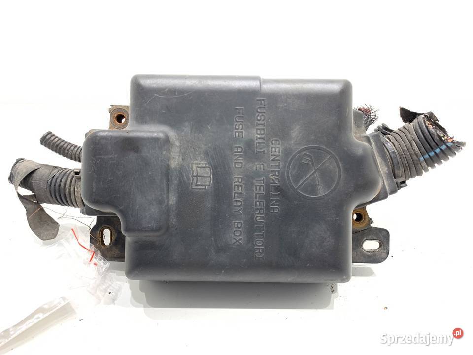 SKRZYNKA BEZPIECZNIKÓW FIAT PUNTO EVO 735471684 osobowe