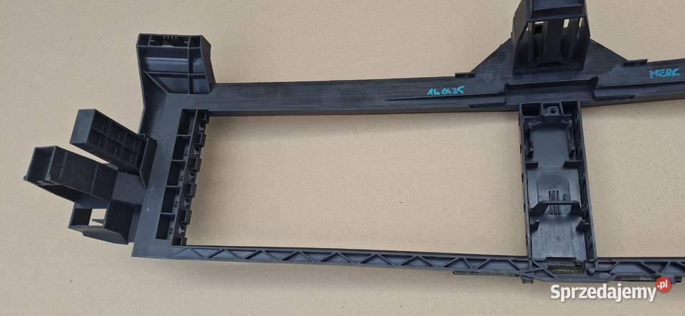 MERCEDES BKLASA W247 RAMKA MOCOWANIE ŻALUZJI Bieleń