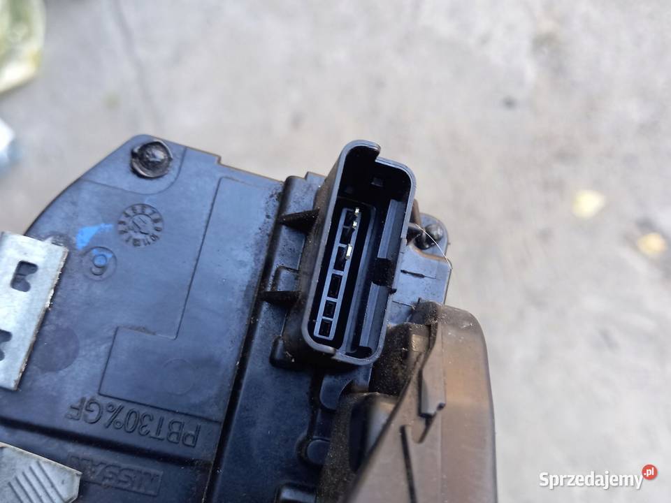 NISSAN JUKE I LIFT 15r zamek drzwi lewy przód Rok produkcji 2015 Kielce