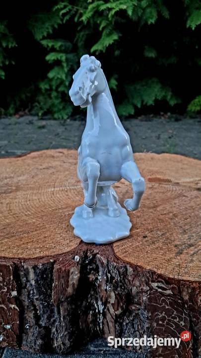 Porcelanowa Szkliwiona biała figurka konia kujawsko-pomorskie Świecie