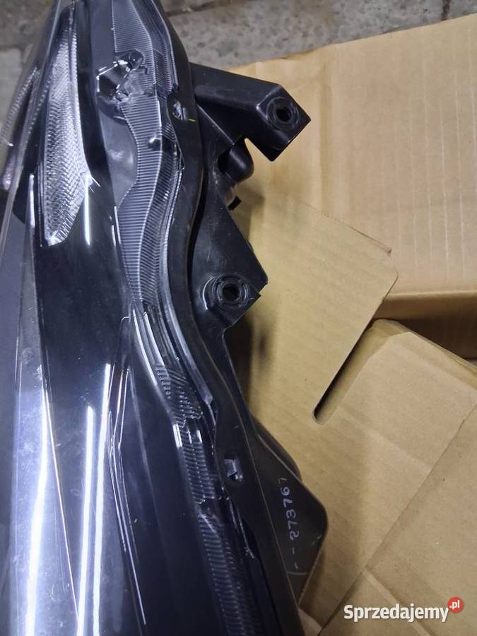 Sprzedam przednią lampę Nissan Micka k14 strony śląskie sprzedam