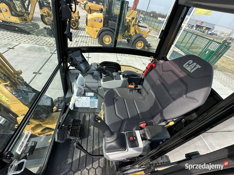 FABRYCZNIE NOWA MINIKOPARKA CATERPILLAR 3027 CR Koparki Tuliszków sprzedam
