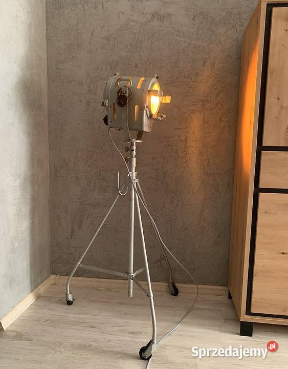 Lampa filmowo teatralna PRL 1963 r Vintage loft Poznań