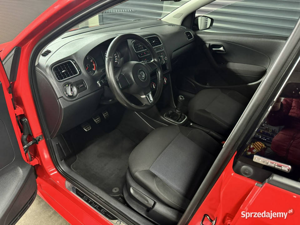 Volkswagen Polo STYLE Stan perfekcyjny nieuszkodzony Chechło